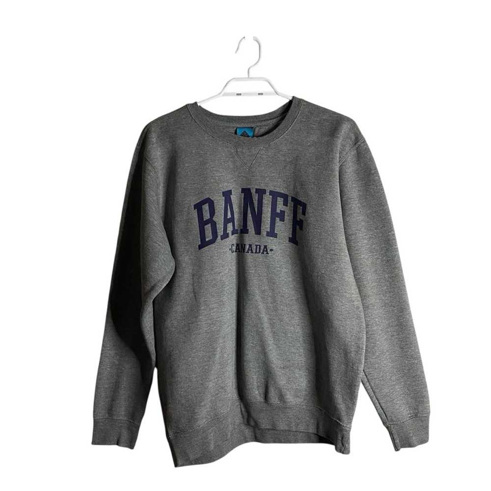 Coastal Culture Men's Gray Graphic Print 'Banff Canada' Crewneck Sweatshirt